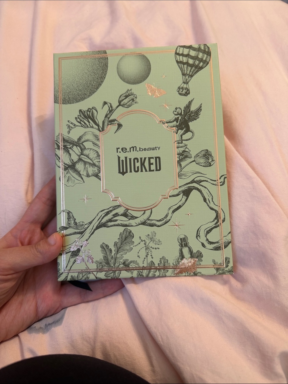 r.e.m. beauty Wicked Eyeshadow Palette - OzDust (Mint Green) - Picture 2 of 4